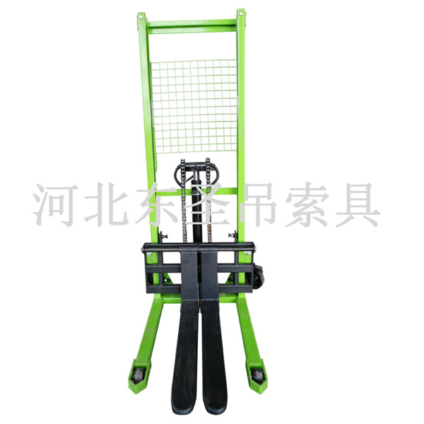 手動液壓堆高車維修主要部位細(xì)節(jié)展示--河北東圣吊索具制造有限公司--小型攪拌機(jī)|石材夾具|液壓堆高車|手動叉車