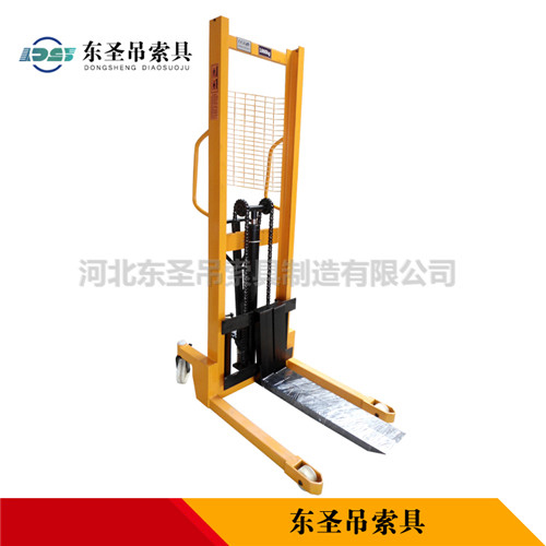 熱軋?zhí)幚鞢型鋼2t手動(dòng)液壓堆高車側(cè)面展示--河北東圣吊索具制造有限公司--液壓堆高車|手動(dòng)叉車|小型攪拌機(jī)|石材夾具 熱軋?zhí)幚鞢型鋼2t手動(dòng)液壓堆高車側(cè)面展示--河北東圣吊索具制造有限公司--液壓堆高車|手動(dòng)叉車|小型攪拌機(jī)|石材夾具