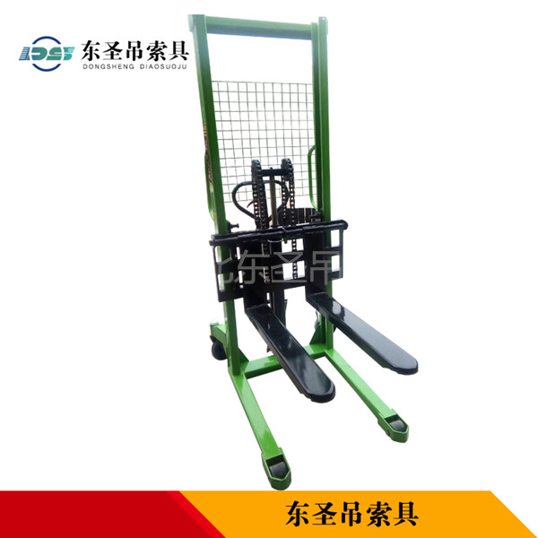 前移式手動(dòng)液壓堆高車可作為組合工具使用,你可知？--河北東圣吊索具制造有限公司--液壓堆高車|手動(dòng)叉車|小型攪拌機(jī)|石材夾具